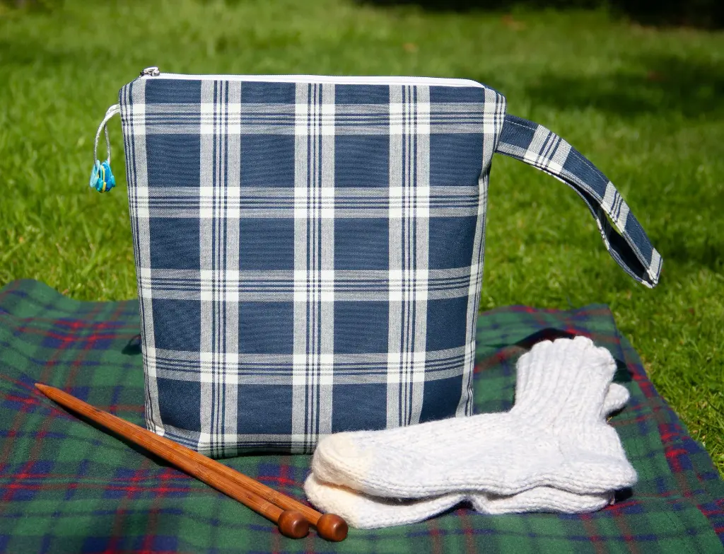 Zipper Plaid Rustikana Navy XL Front 2.webp