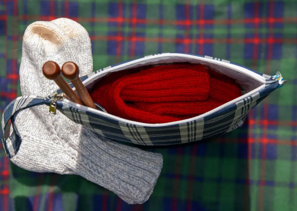 Zipper Plaid Rustikana Navy XL Inside.webp