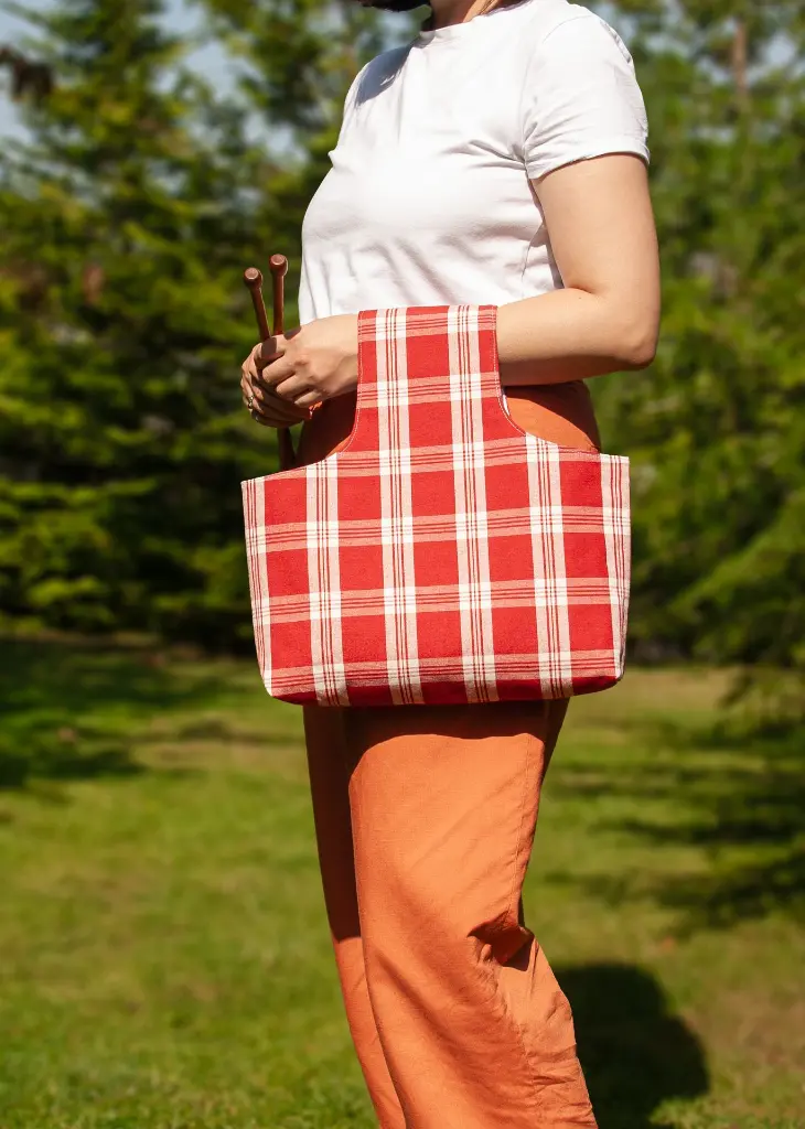 Wrist Plaid Rustikana Red L with Nadiia Croped.webp