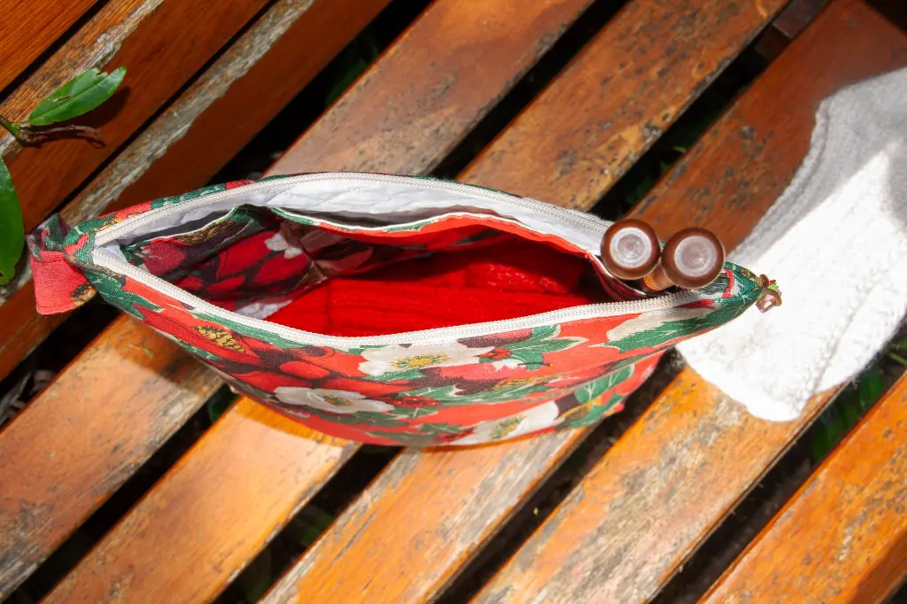 Zipper Xmas Christmas Flower Red XL Inside 2.webp