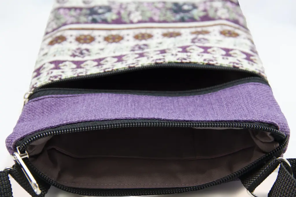 Crossbody Bag Violet Pockets.webp