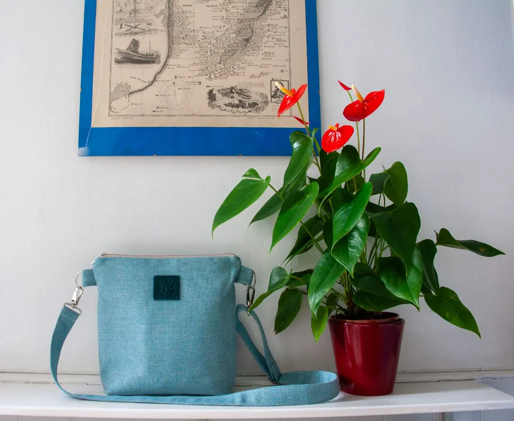 Medium Crossbody Bag Orsa Sky Blue M Front.webp