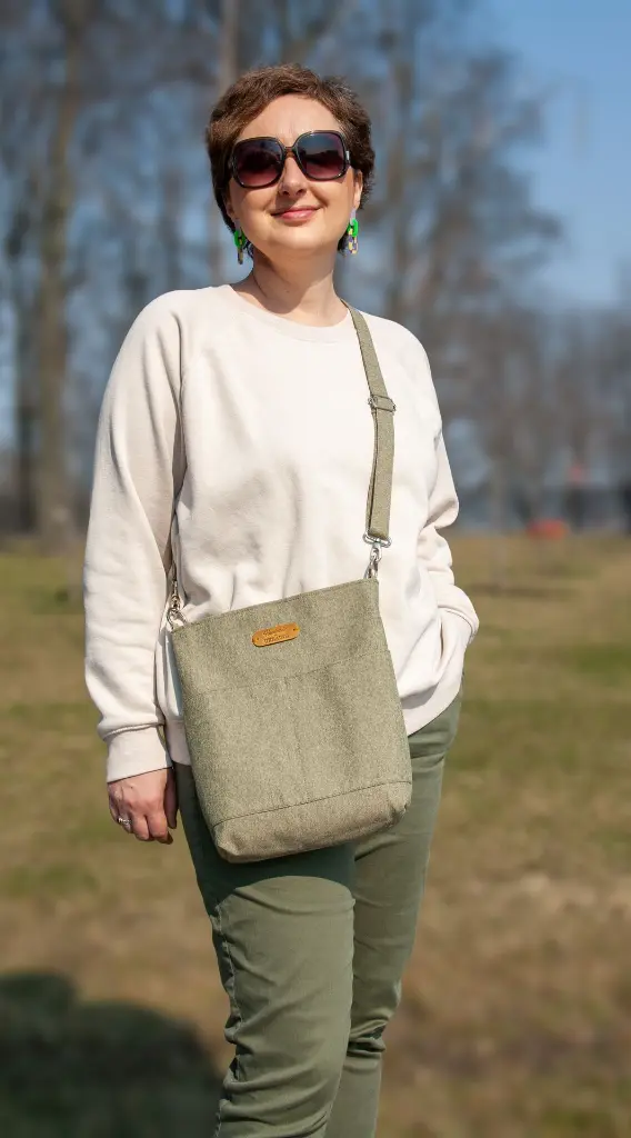 Front-2 Large Crossbody Bag Afina Olive-2 Croped.webp